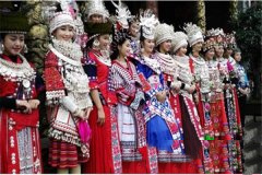 从苗族古歌里领悟苗族的服饰文化