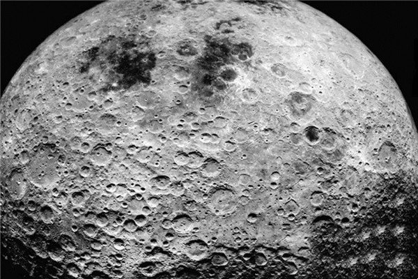 月球表面的环形山