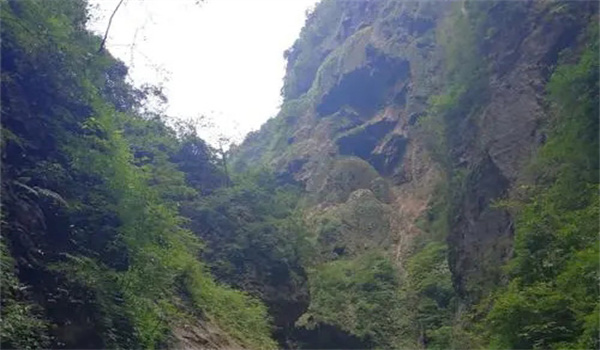 重庆秀山峡谷的黑洞河