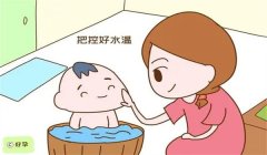 给新生儿洗澡需注意事项
