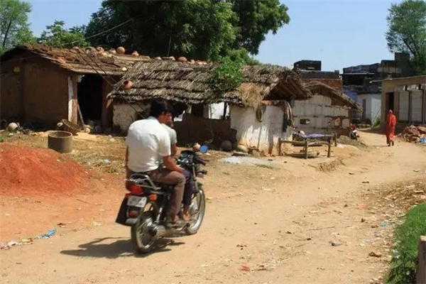 印度乡村多是土房或砖房