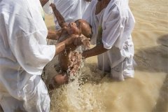 什么是洗礼？基督教、天主教与犹太教的洗礼