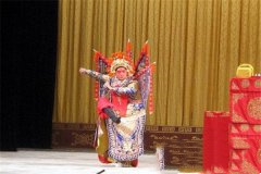 京剧的起霸、亮相、走边、趟马、水袖与毯子功