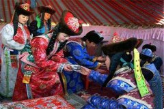 帽子的礼节、习俗及其社会功能简介