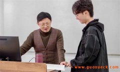 可不可以借助影视作品辅助阅读名著？