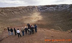 研究陨石和陨石坑的目的是什么？