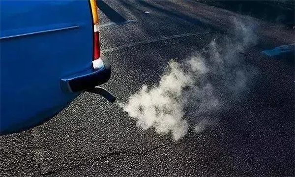 汽车排出的有害气体对大气有什么影响