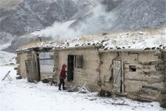 甘肃藏族的冬窝子、马康、二层平顶房